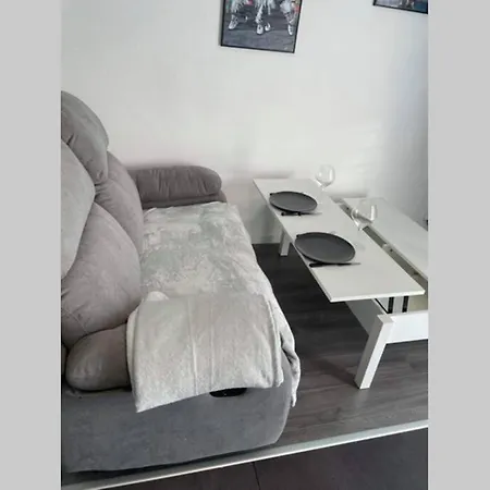Joli T2, Jacuzzi, Lit Rond, Jardin, Parking Prive, Metro Apartment